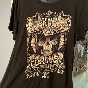 Torrid skull top- super soft